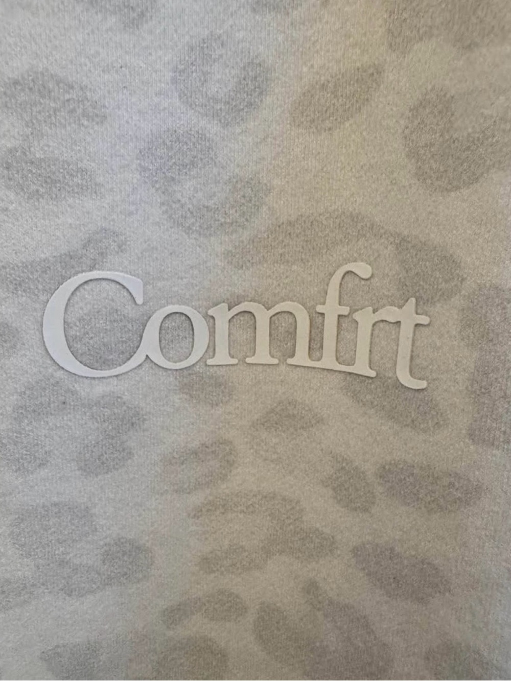 COMFRT Oversized Hoodie - SNOW LEOPARD - Picture 4 of 6